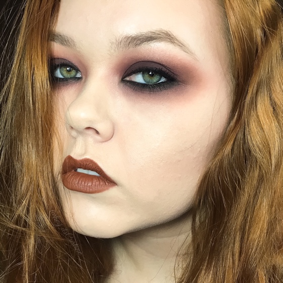 Тренд в макияже: Burgundy Eyes