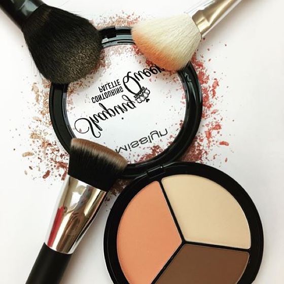 Палета хайлайтеров для лица Strobing Queen Glow Palette